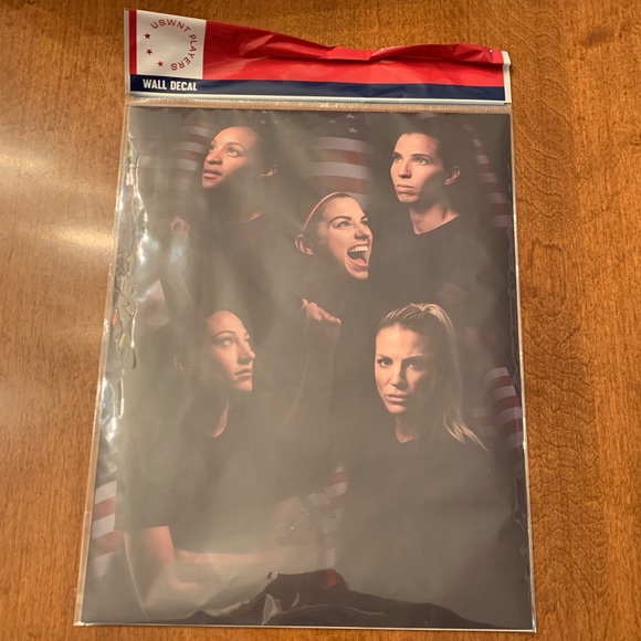 🖤$5 SALE NWT USWNT Soccer Wall Decal - Picture 2 of 4